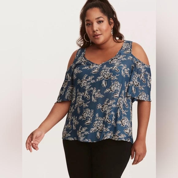 NWT‎ Torrid Floral Print Crepe V-Neck Cold Shoulder Blouse size 5 - Picture 1 of 9